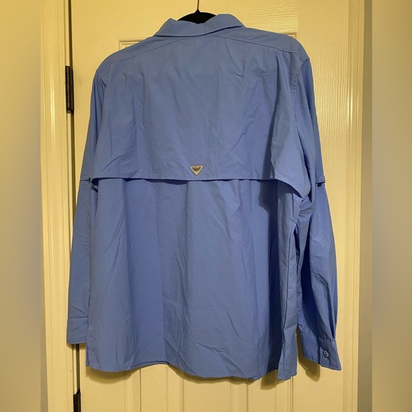 Columbia Women's Light Blue Button-Up Shirt - Picture 3 of 3